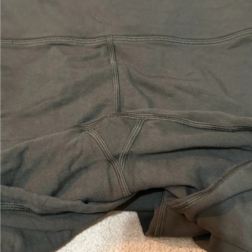 Lululemon athletica wunder lounge super high rise tight size 6 euc - Picture 5 of 6